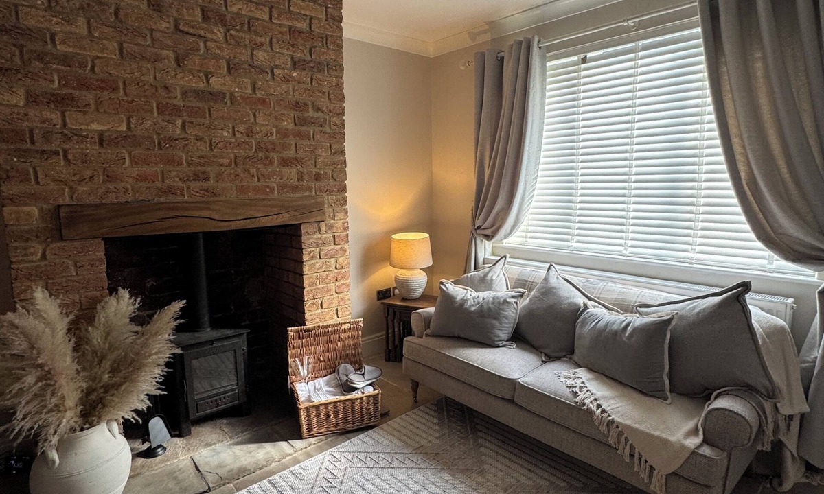 Harehills House | Superb 2-bedroom house close to Leeds City Centre, stunning decor and Jacuzzi.
