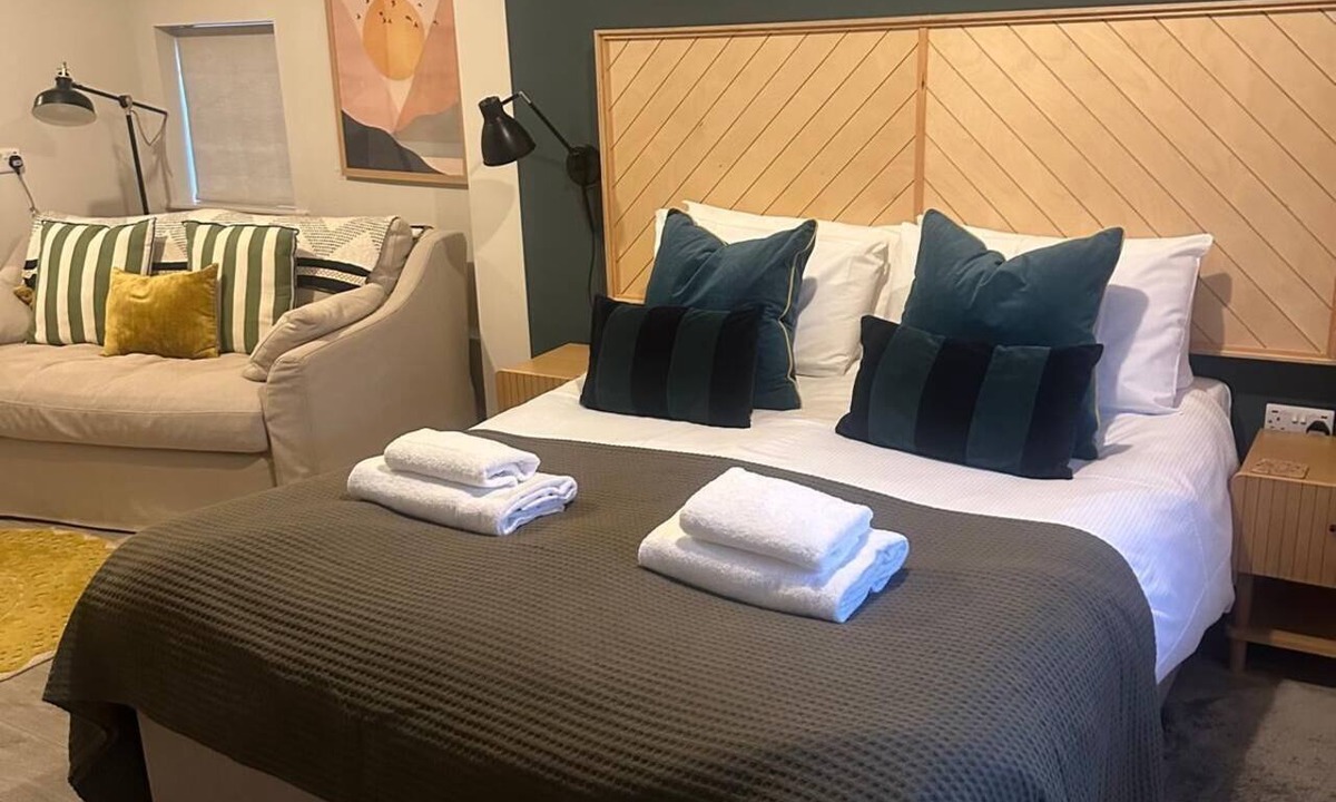 Exelby House | Superior Double Room with Sofa Bed