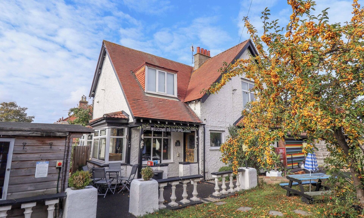 Skegness House | TELFORD LODGE, pet friendly, country holiday cottage in Skegness