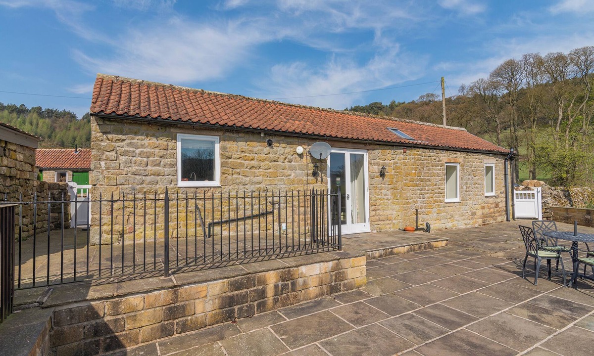 Potter Brompton Cottage | The Smithy - UK49535