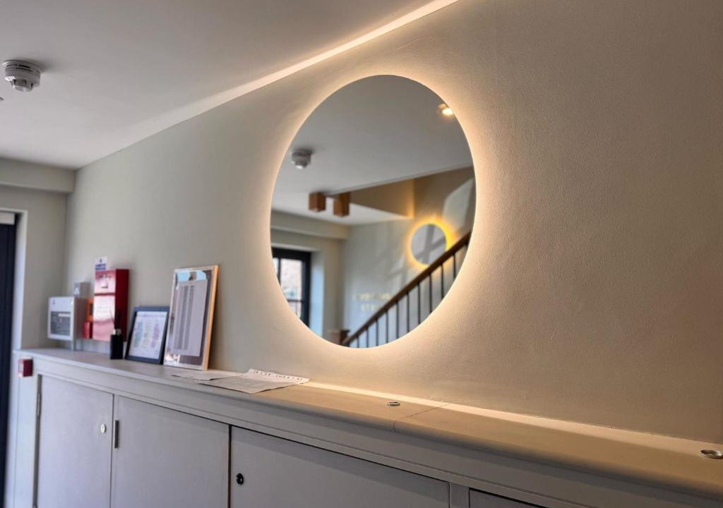 Thames Ditton Apartment | Thames Ditton Apt - Sleeps 6 - Garden & Bbq