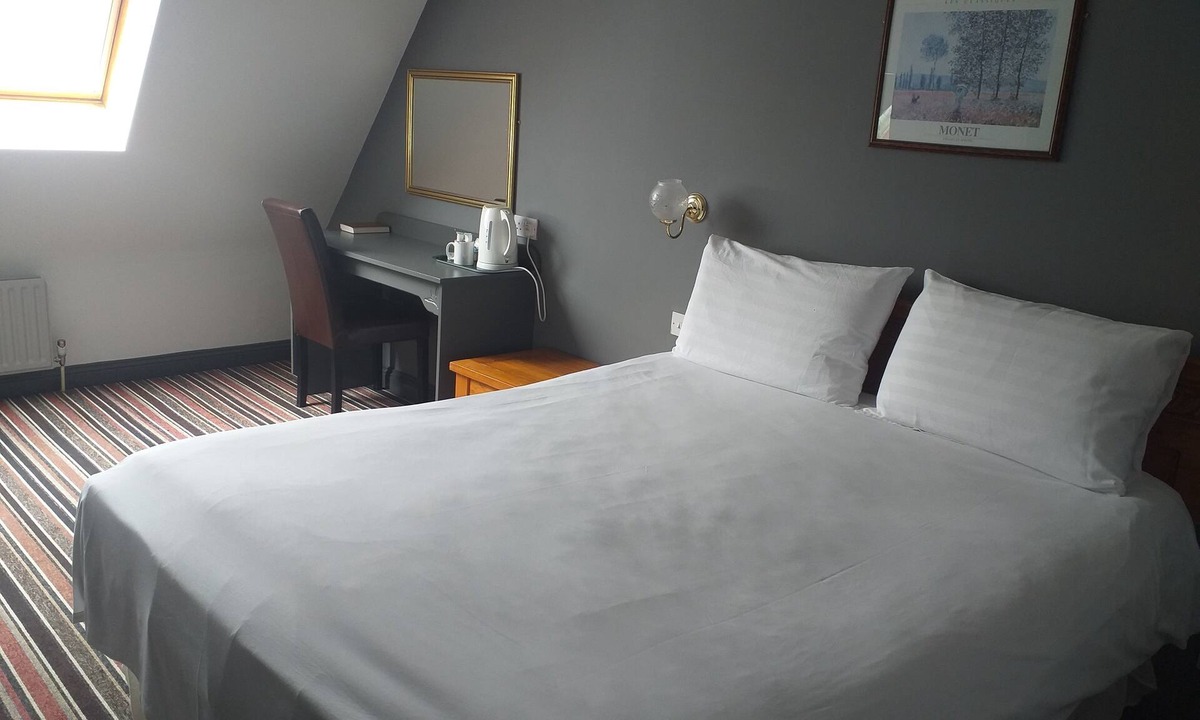 Meppershall Hotel | The Airman Hotel