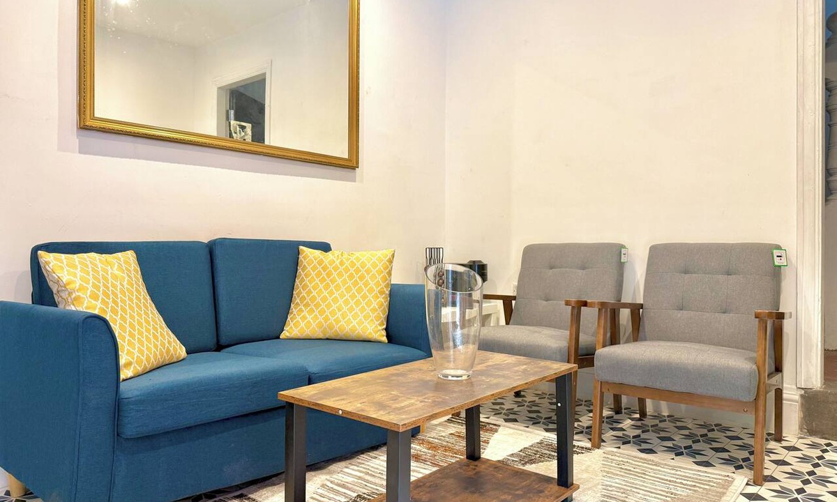 Moseley Apartment | The Alcester Collection · 5 Ensuite Bedrooms · Heart of Moseley Village