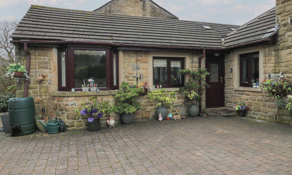 Hepworth Cottage | THE ANNEX AT RYEFIELD LODGE, family friendly in Scholes
