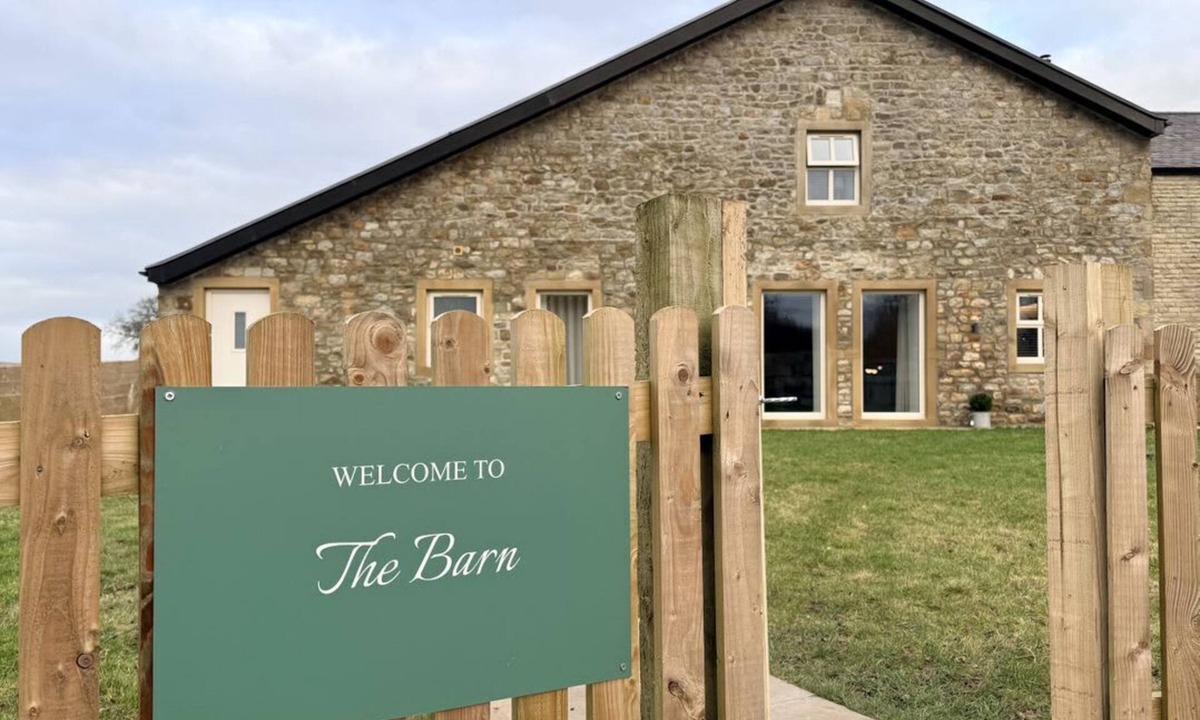 Fence Cottage | The Barn: Charming Retreat in Beecroft
