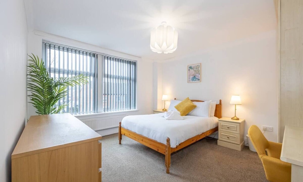 Didsbury Apartment | The Burton 3- Free Gated Parking