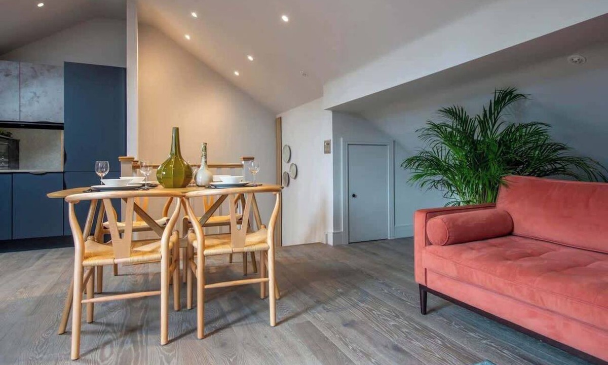 Bootham Apartment | The Carillon Suite - Stylish Duplex w/York Minster Views & Free Parking