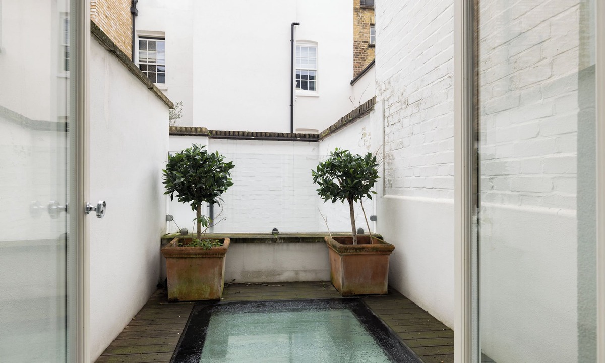 Brompton & Hans Town Cottage | The Chelsea Abode - 4bdr Home With Terrace