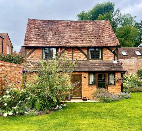 Henley House | The Coach House