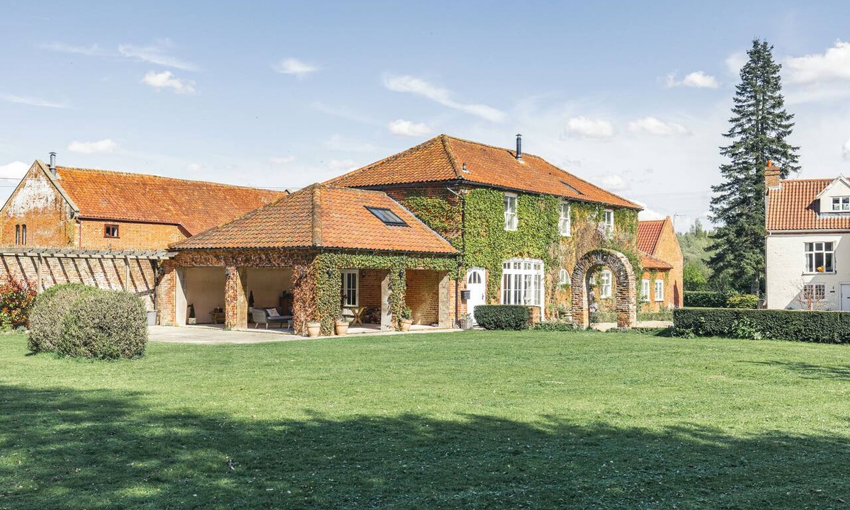 Wymondham House | The Coach House | Sleeps 6 | Ideal Norfolk Touring Base - friends & family