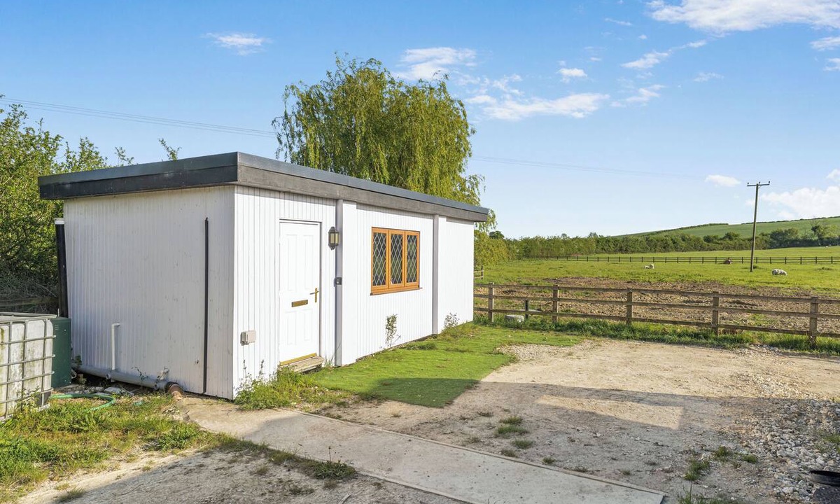 Gawcott Cabin | The Den Cozy 1-Bedroom Cabin