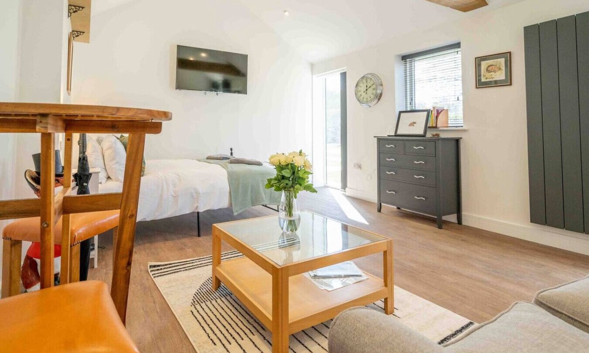 Thurlby House | The Den: riverside bolthole
