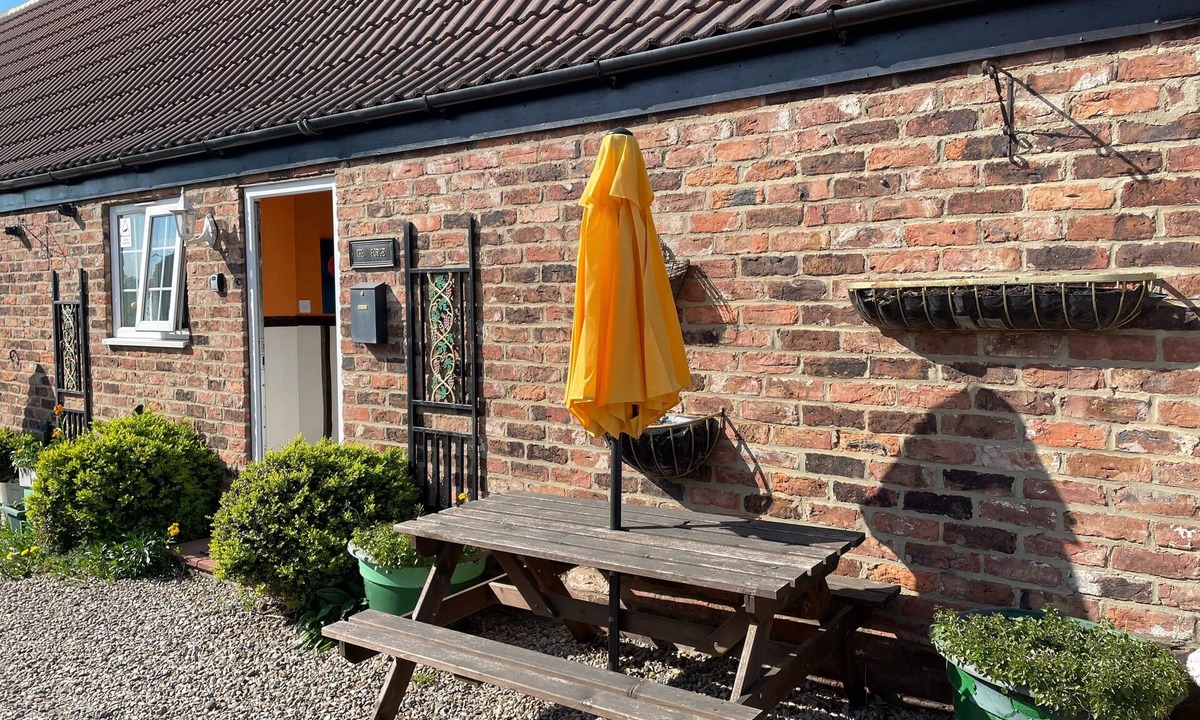Yarm Cottage | The Forge - Sleeps 6 lounge double bed 2 bedrooms 4 singles 2 showers/kitchen