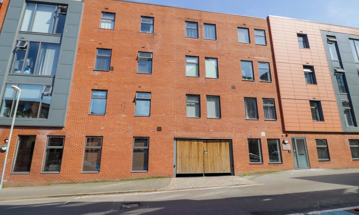 Birmingham City Centre Cottage | THE FOUNDRY APARTMENT, family friendly in Birmingham