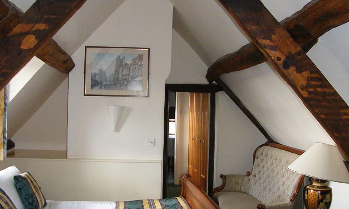 Lutterworth Hotel | The Greyhound Coaching Inn