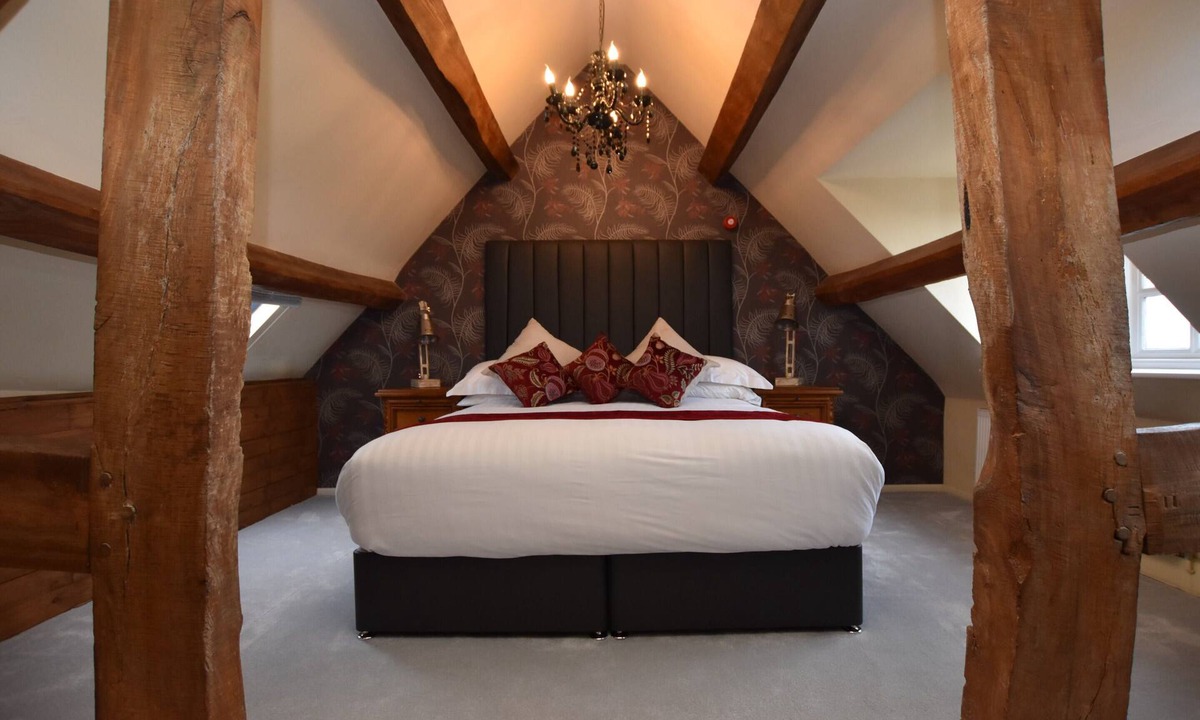 Halford Bed & Breakfast | The Halford Bridge Inn