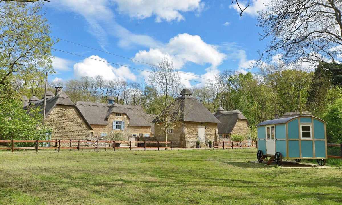 Polebrook Cottage | THE LADY ROTHSCHILD DAIRY, pet friendly in Oundle
