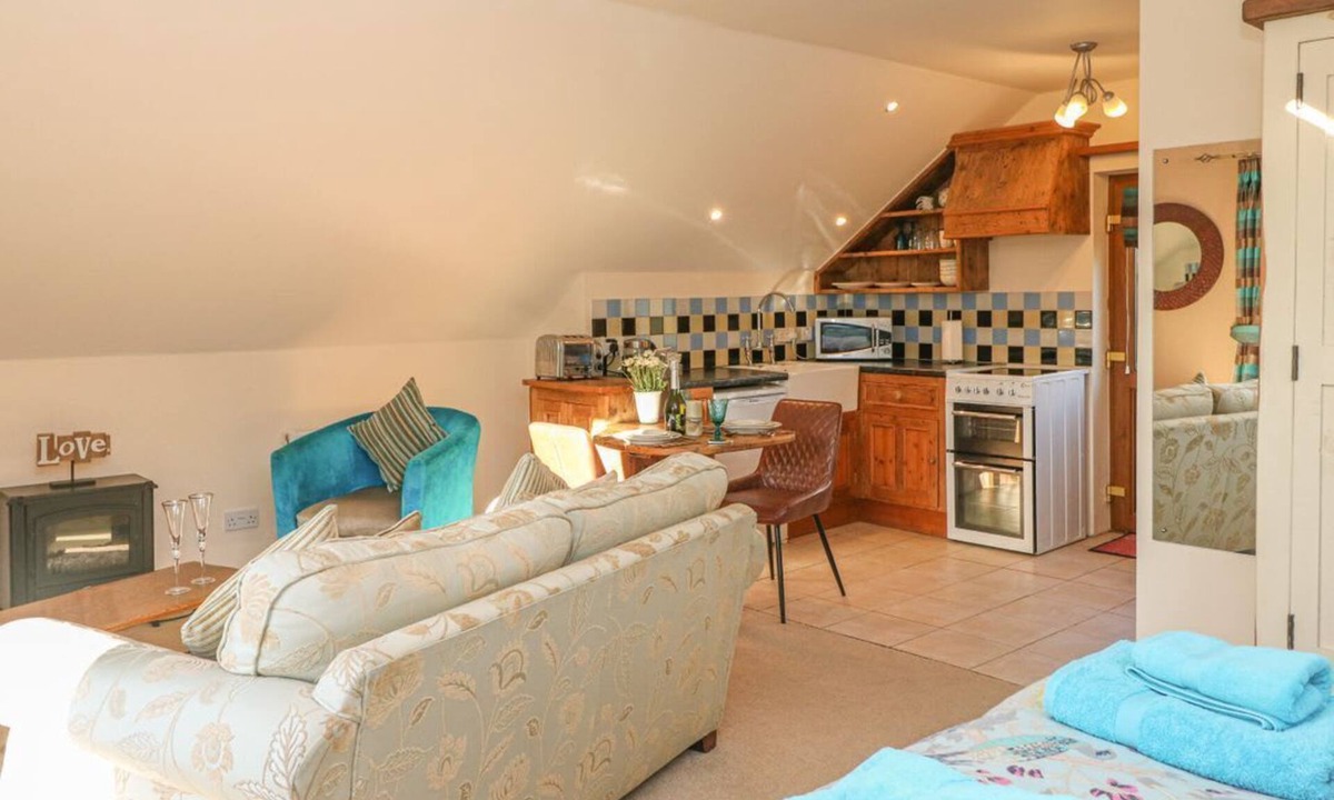 Bradwell Apartment | The Loft: A Cozy Retreat in Bradwell