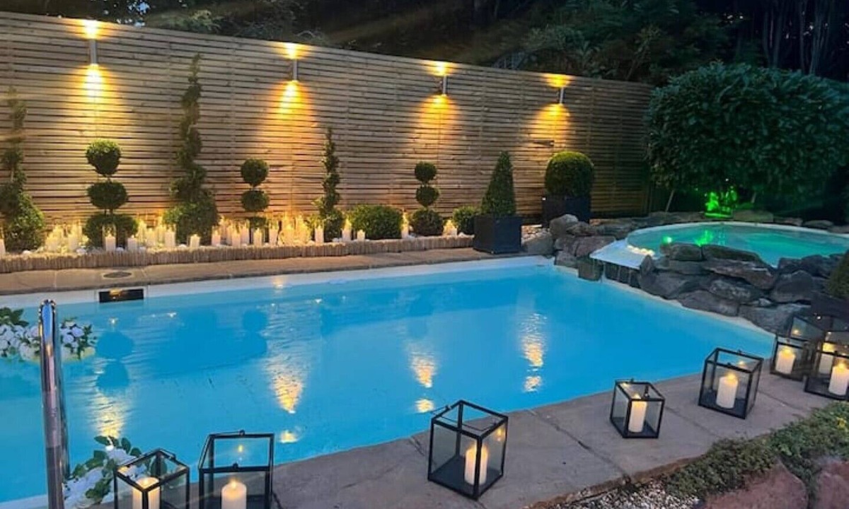 Westoning House | The Luxe Pool HousenLuxury Self Contained 2 Bed Annex with Plunge pool