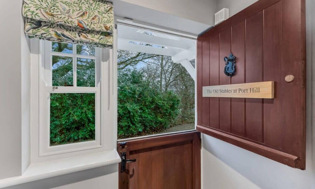 Medbourne House | The Old Stables - Hot Tub Packages Available
