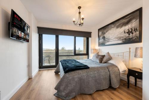 Leicester Apartment | The Olive Tree with balcony and parking