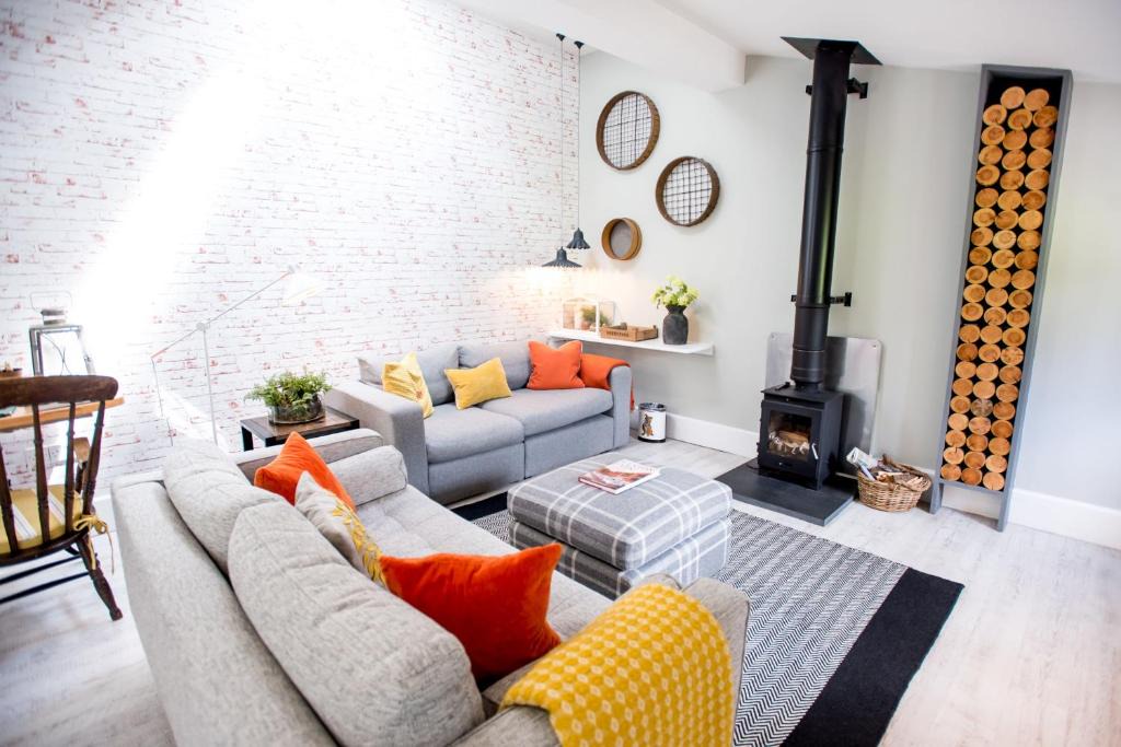 Weston Under Lizard House | The Potting Shed