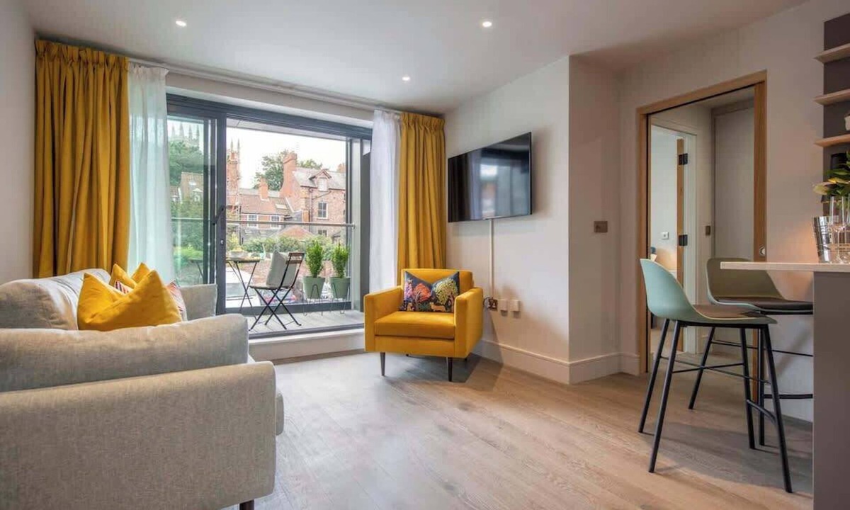 Bootham Apartment | The Ruskin Suite - City View Apartment with Balcony & Free Parking