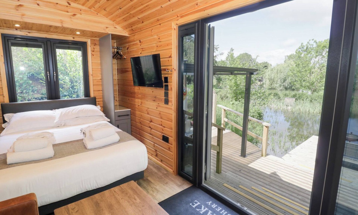 Thorpe House | The Shepherds Hut at Bridge Lake Farm & Fishery