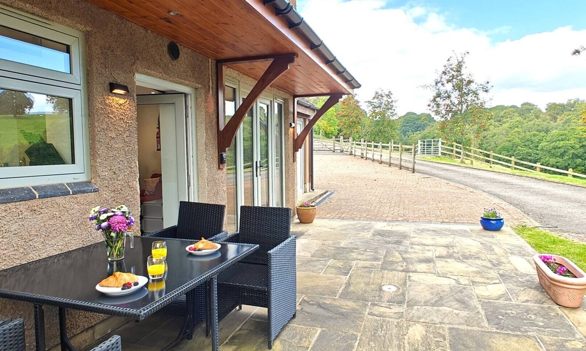 Ellastone House | The Stables Apartment - Northwood Farm