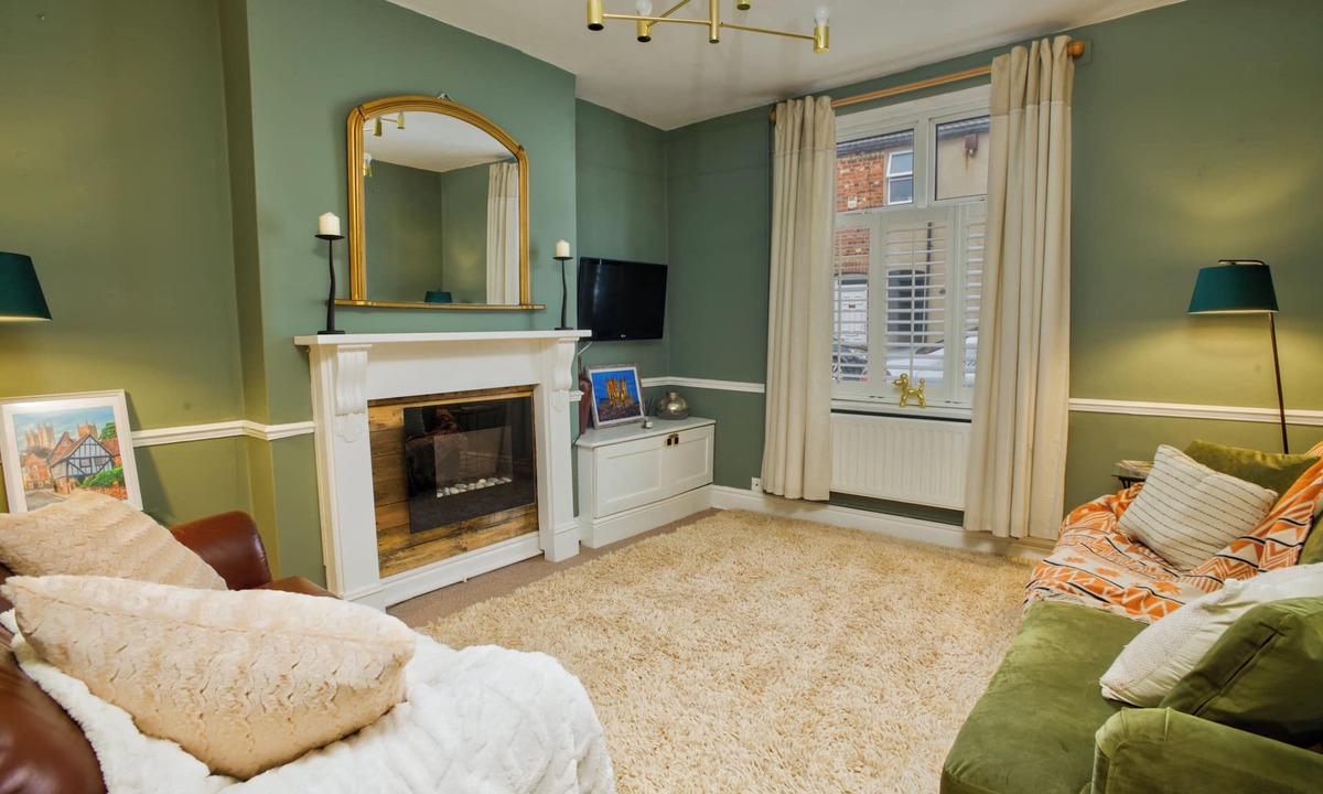 Lincoln House | The White Cottage, central close to Lincoln Castle