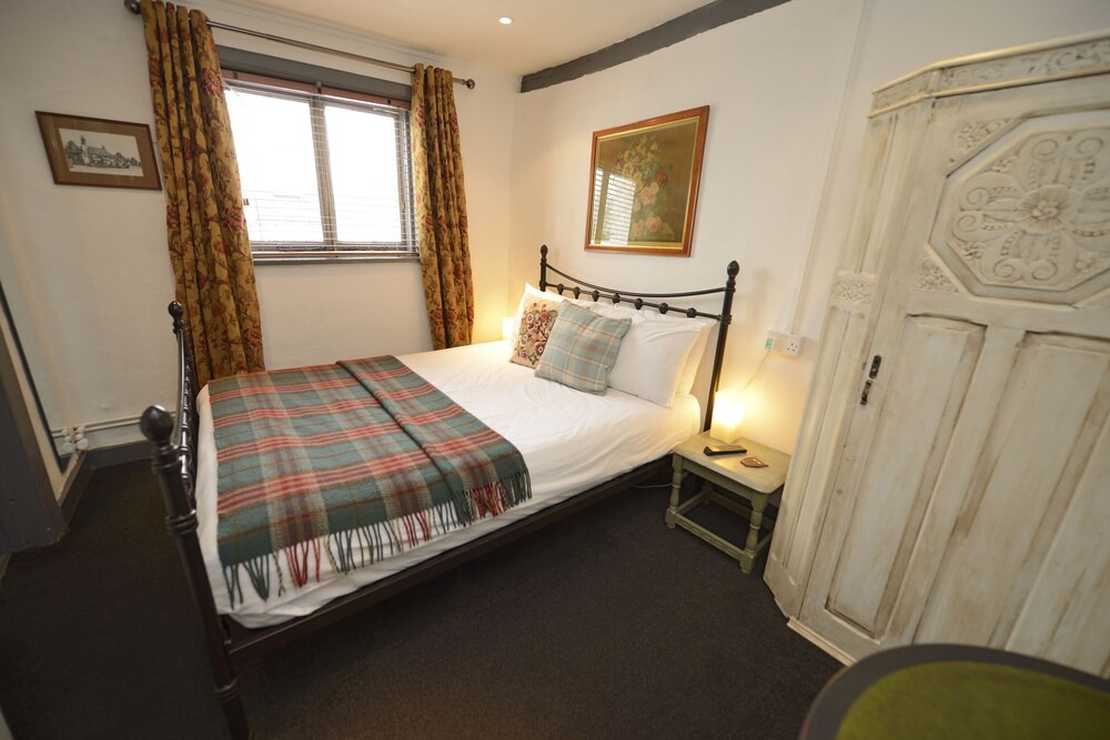 Hampton-in-Arden Hotel | The White Lion Inn