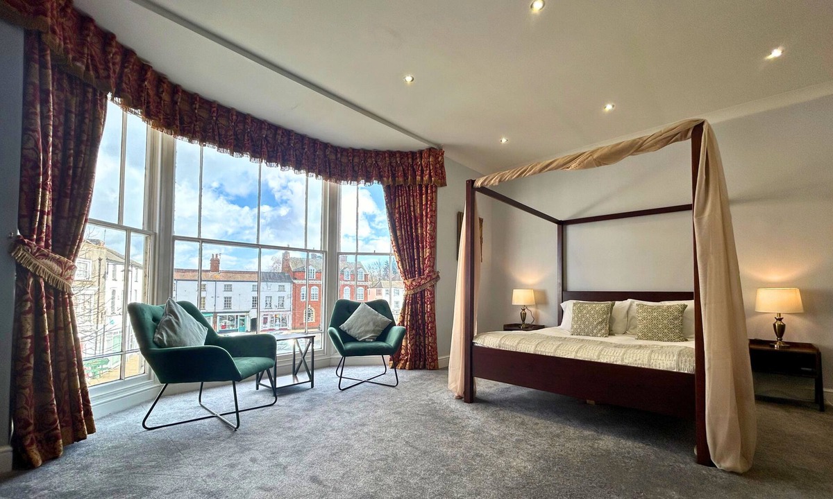 Alford Hotel | The Windmill