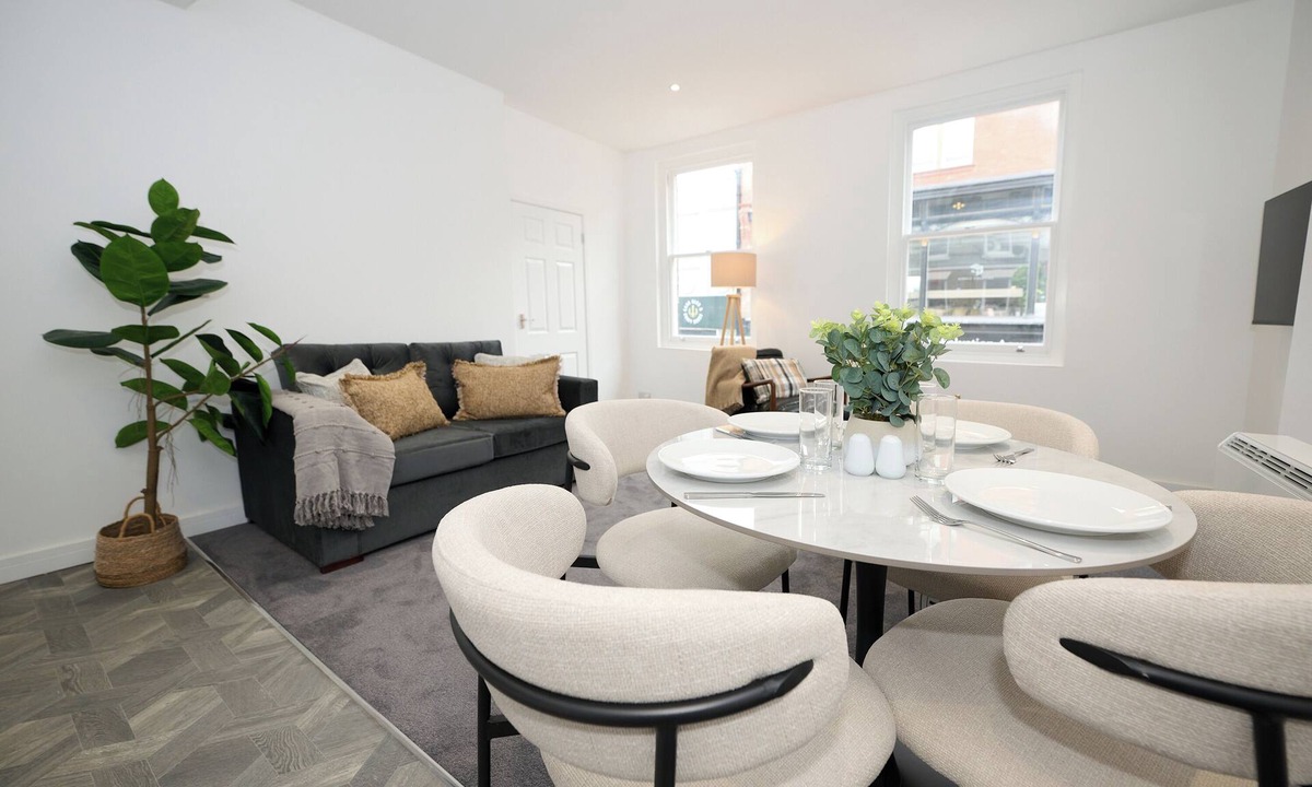 Bedford Apartment | This is the One bright central 1BR well equiped.