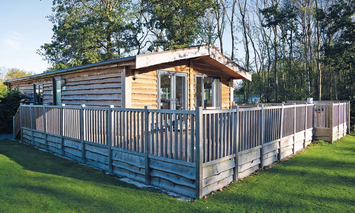 Alford Cabin | This Lodge is nestled in woodlands and comprises of two double rooms and two twin rooms.