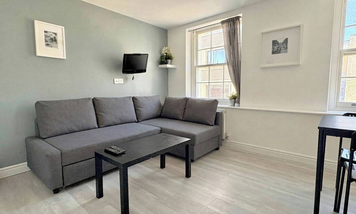Fitzrovia Apartment | Tottenham Flats by PrimeCityHosts 2F