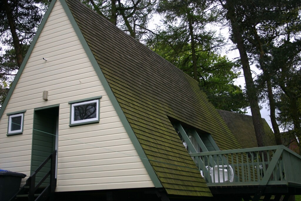 Linlithgow Cottage | TRADITIONAL LODGE 6 - a traditional lodge that sleeps 5 guests in 2 bedrooms
