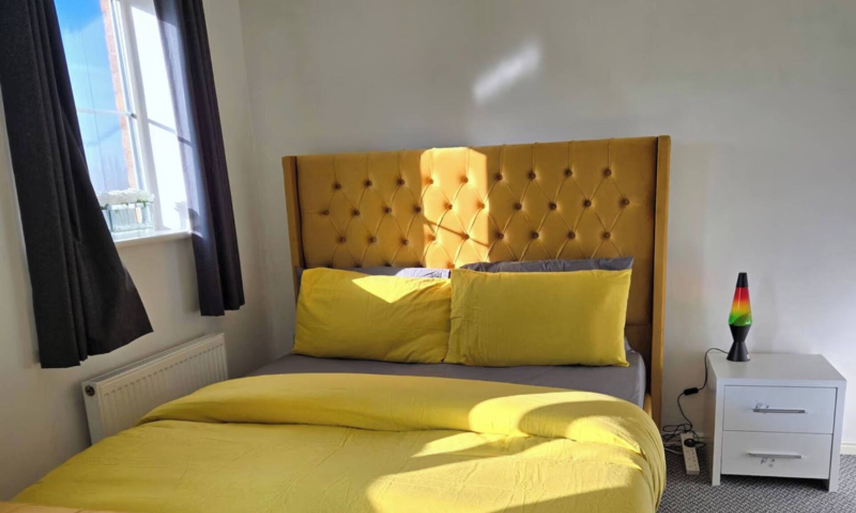 Featherstone House | Tranquil Getaway in Wolverhampton - Perfect for Relaxation