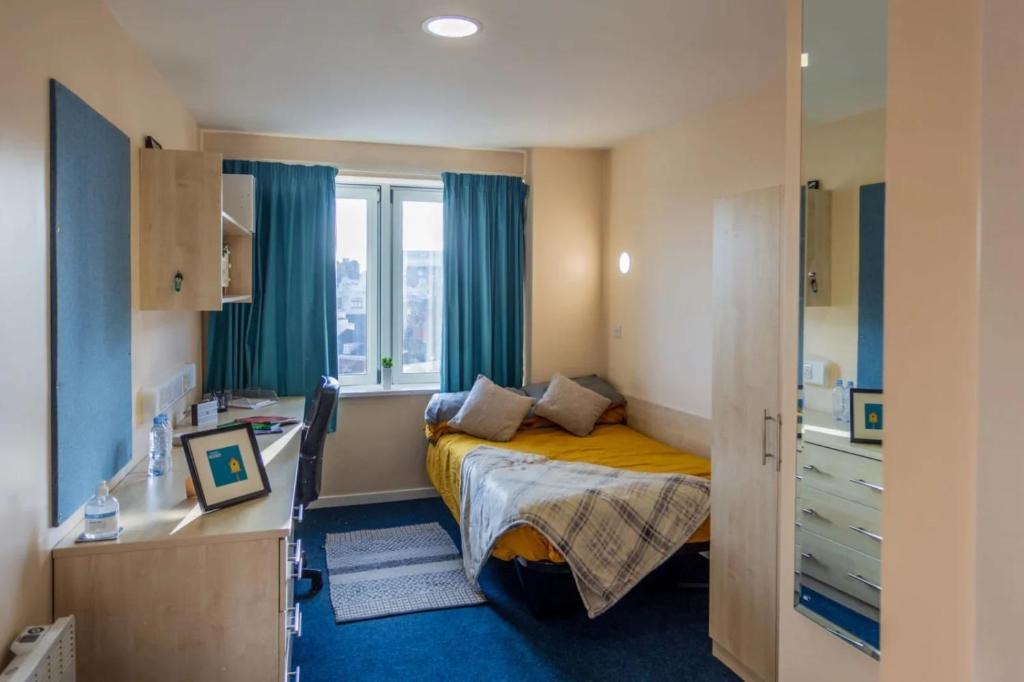 Nottingham City Centre Apartment | Trinity Square in Nottingham