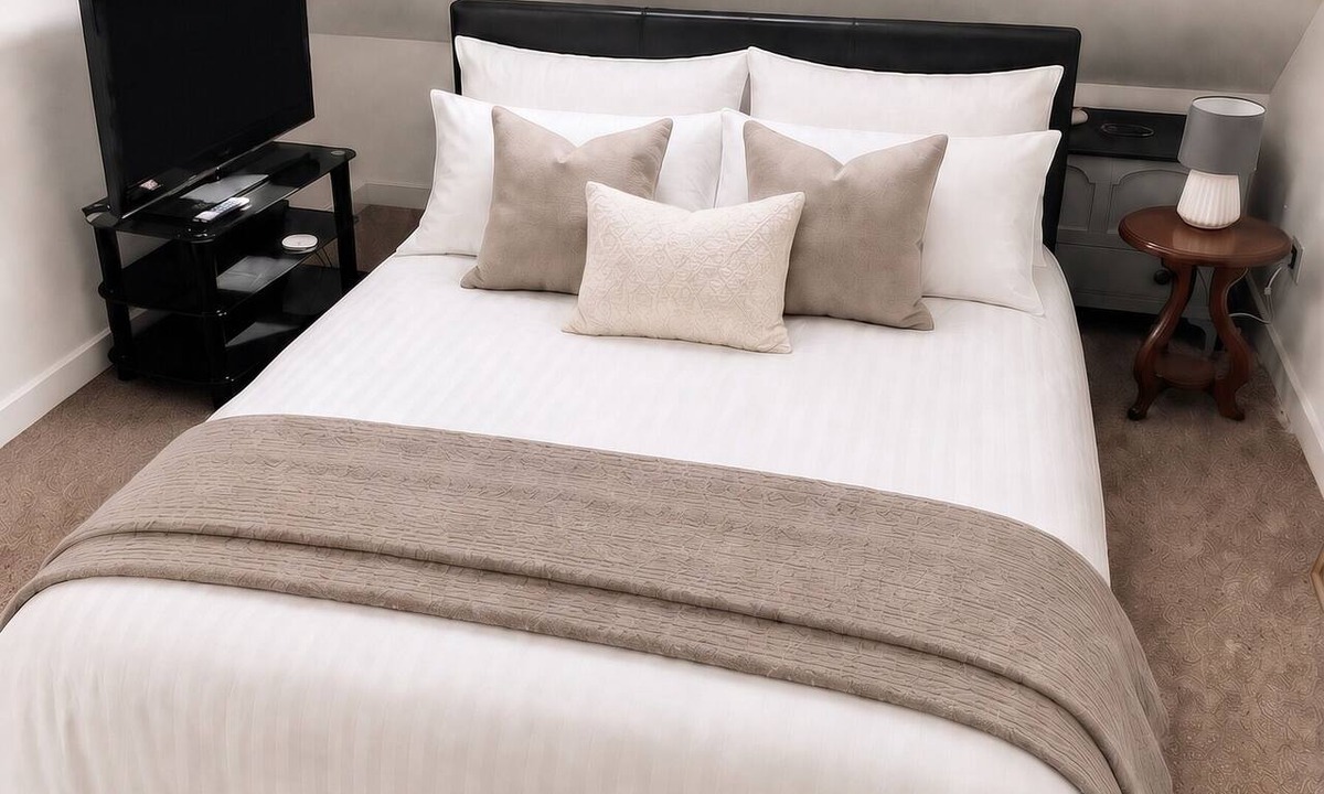 Whitestake Apartment | Two bed apartment, sleeps 5, ideal for work and family stays