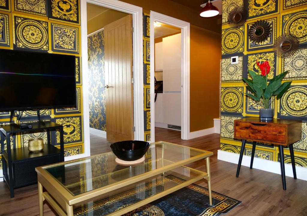 Rotherham Apartment | Ultra Deluxe Versace Apartment Near Sheffield FULL SKY TV