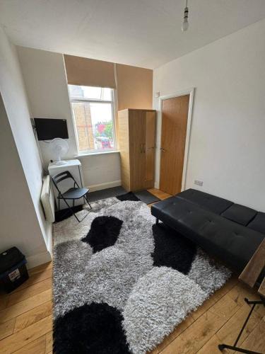 Tollington Apartment | Upper Holloway Studio 1 Min to Station Sleeps 2
