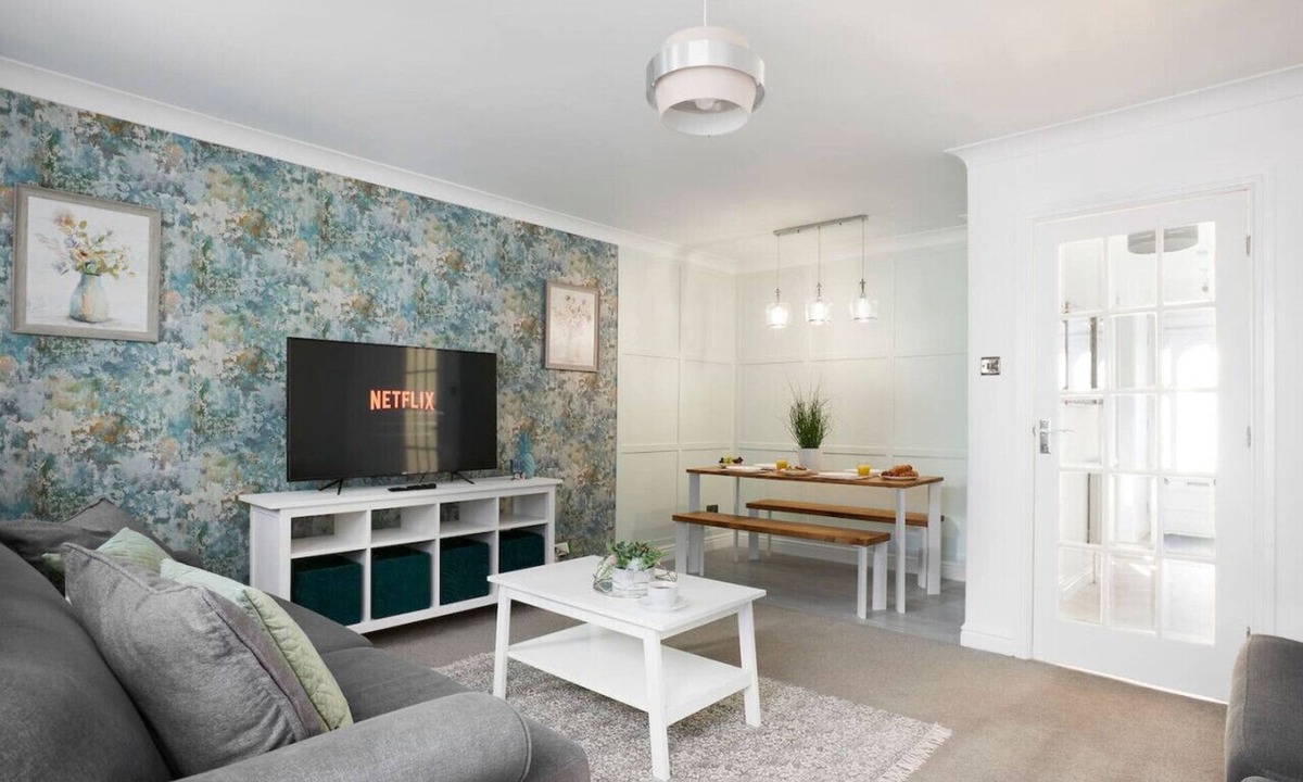 Ainley Top House | uSnooz | Charming Huddersfield Home with Garden