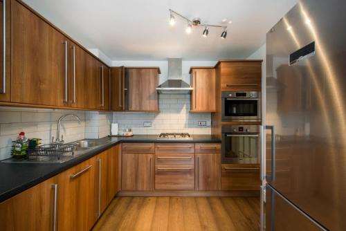 Fitzrovia Apartment | Views For Days - Fitzrovia - by Frankie Says