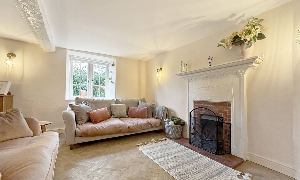 Thornham Cottage | Vine Cottage - a self catering cottage that sleeps 4 guests in 2 bedrooms