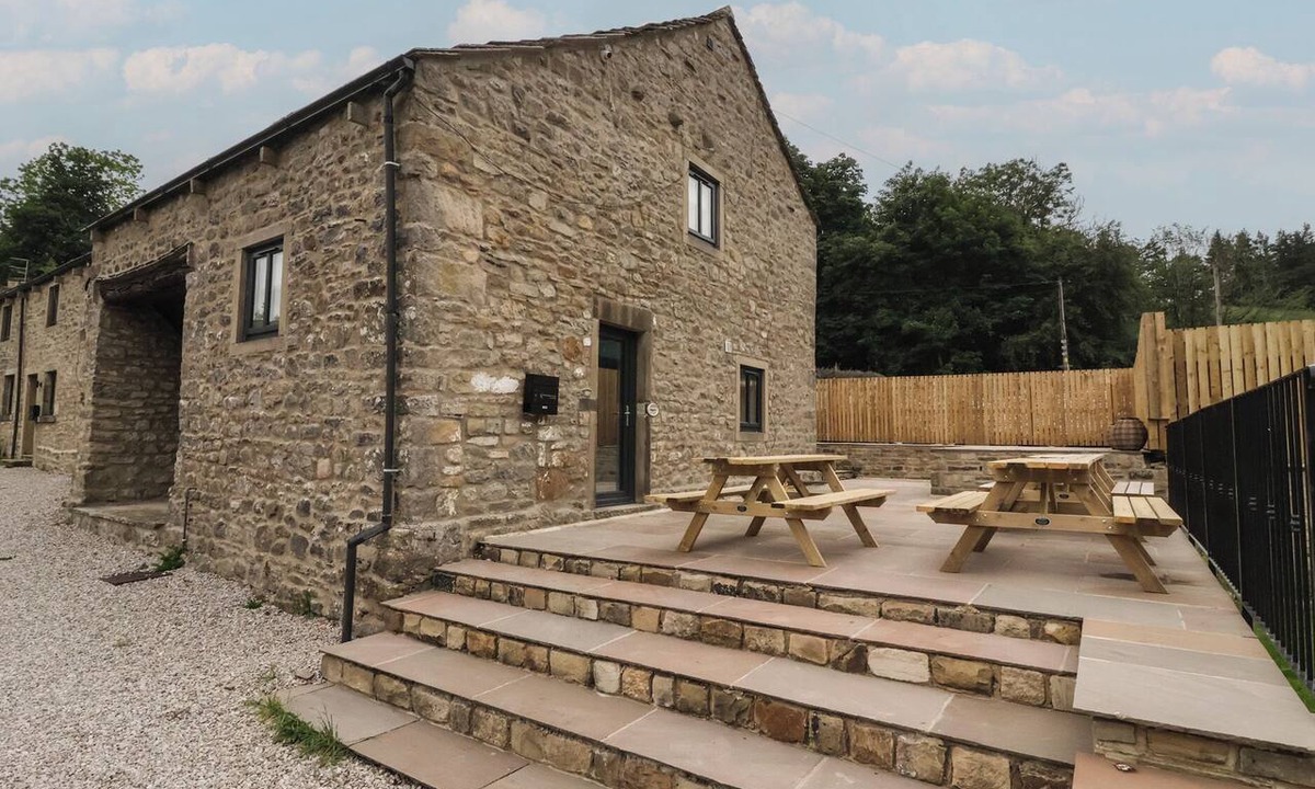 Skipton Cottage | VIRGINIA COTTAGE, pet friendly, luxury holiday cottage in Winterburn