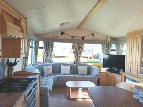 Ingoldmells House | VJ Plum a 2 bed 6 berth luxury static caravan, bedding Included, on Coral Beach in Ingoldmells