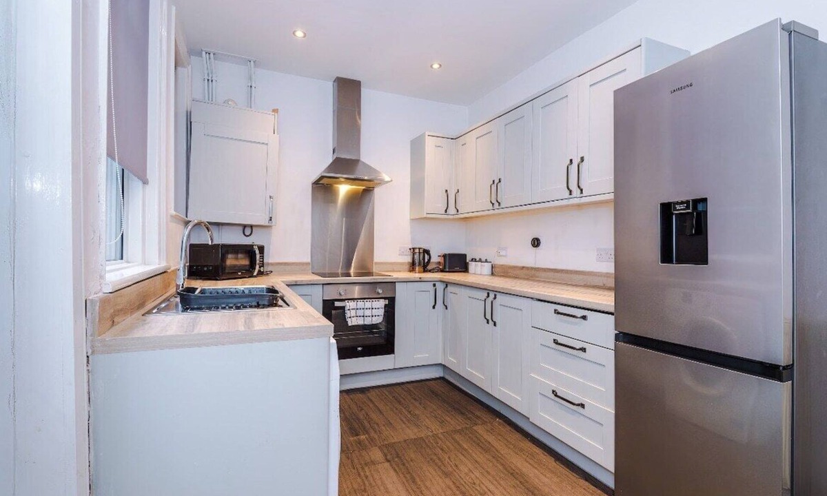 Walkden House | Walkden, Worsley 4 Bedroom House w/Free Parking