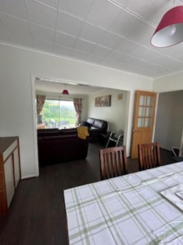 Luton House | Wardown Place - Spacious 3 Bed House available for short term or long term Rental