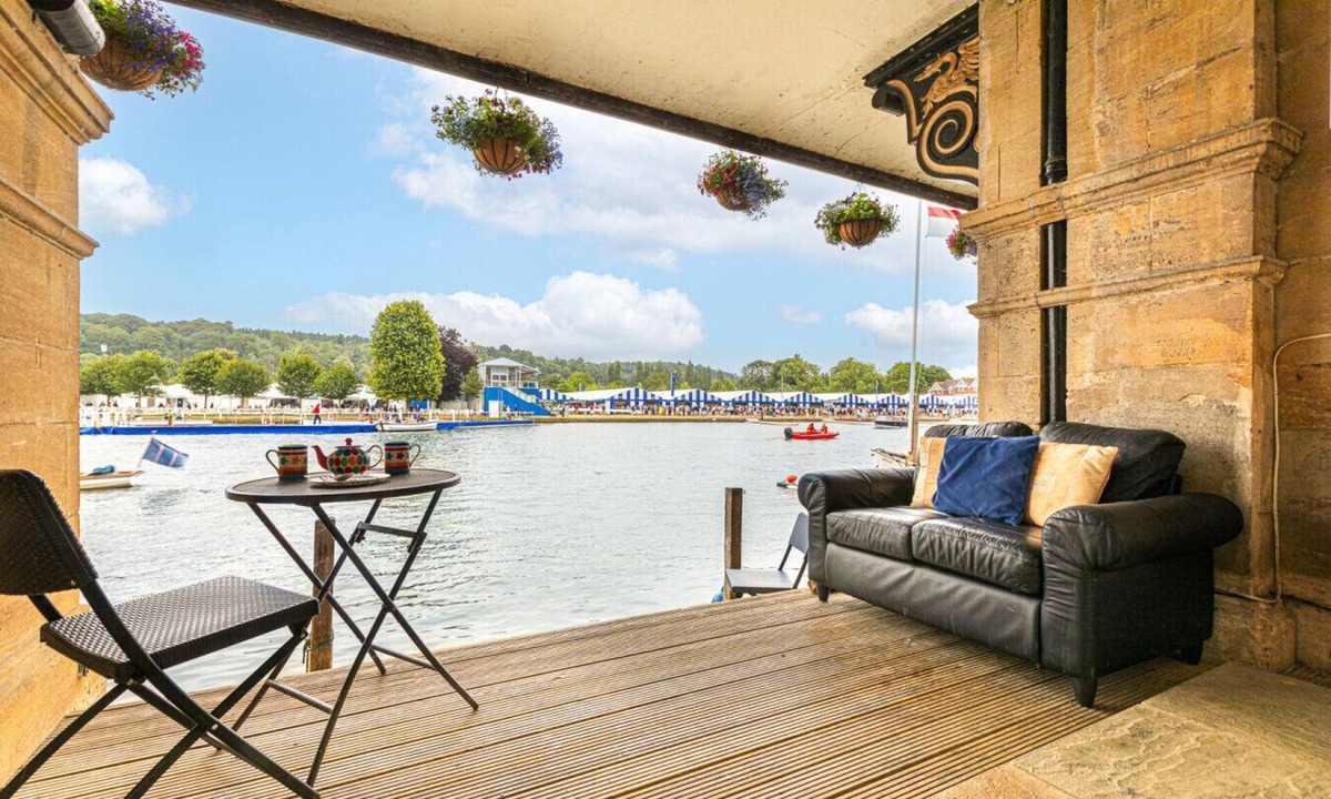 Henley-on-Thames Apartment | Waters Edge with parking