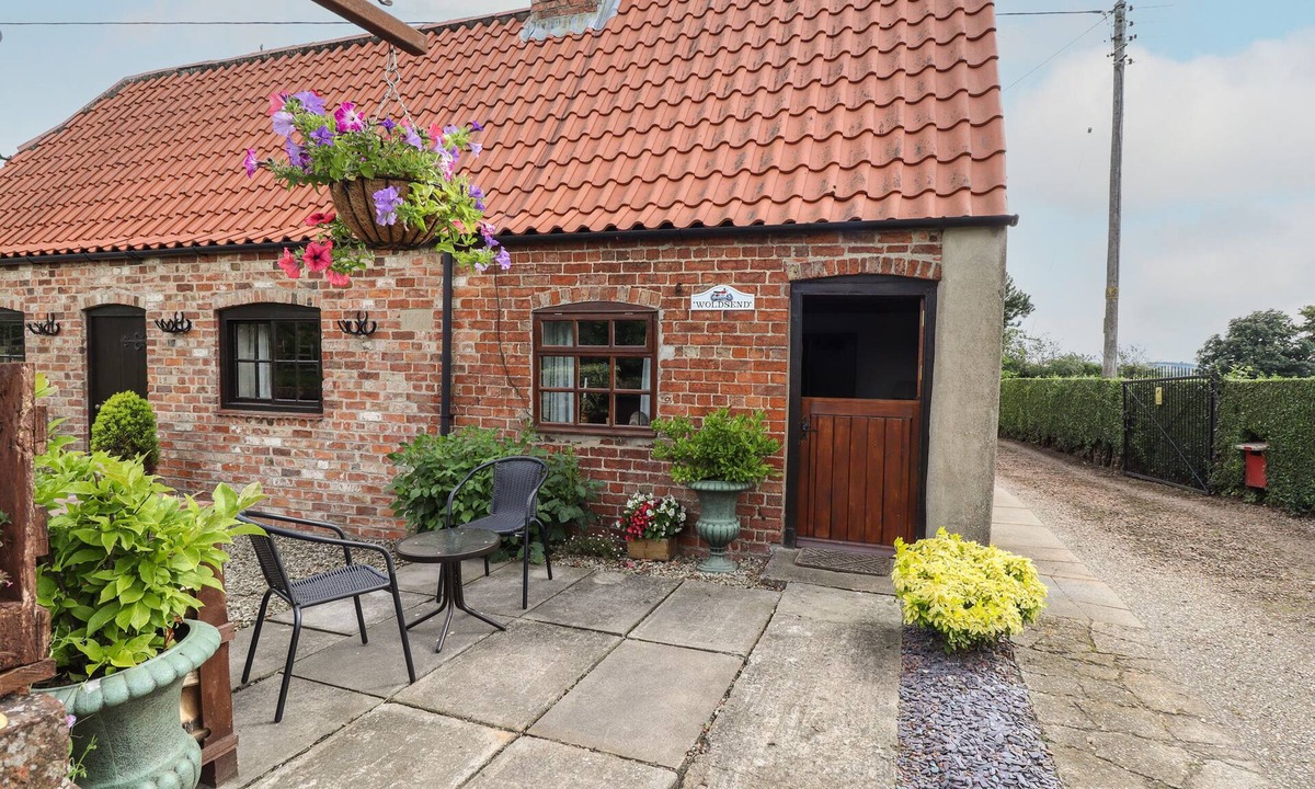 Horncastle Cottage | WOLDSEND COTTAGE, pet friendly, with open fire in Horncastle